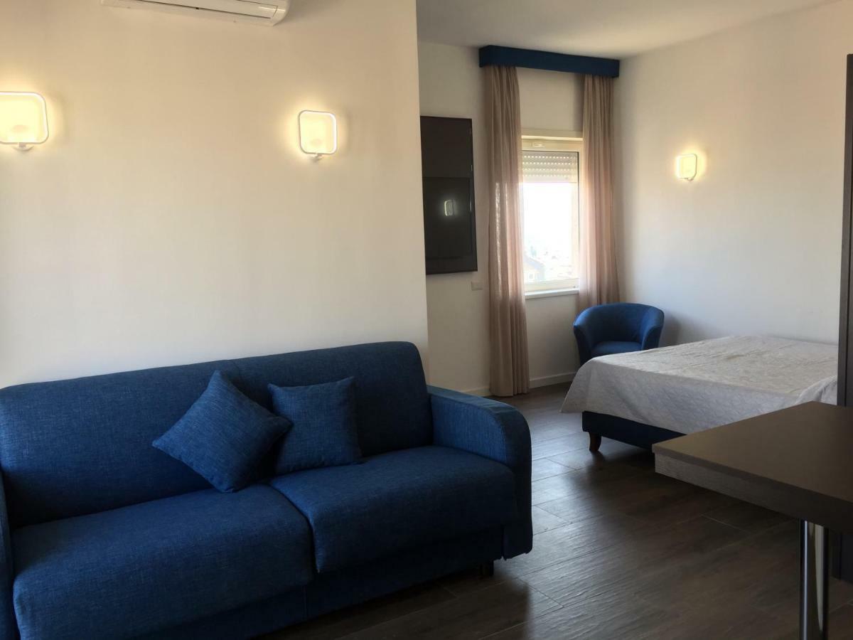 דירות נאפולי Residenza Garibaldi מראה חיצוני תמונה