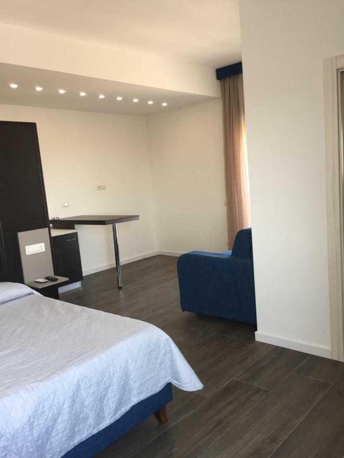 דירות נאפולי Residenza Garibaldi מראה חיצוני תמונה